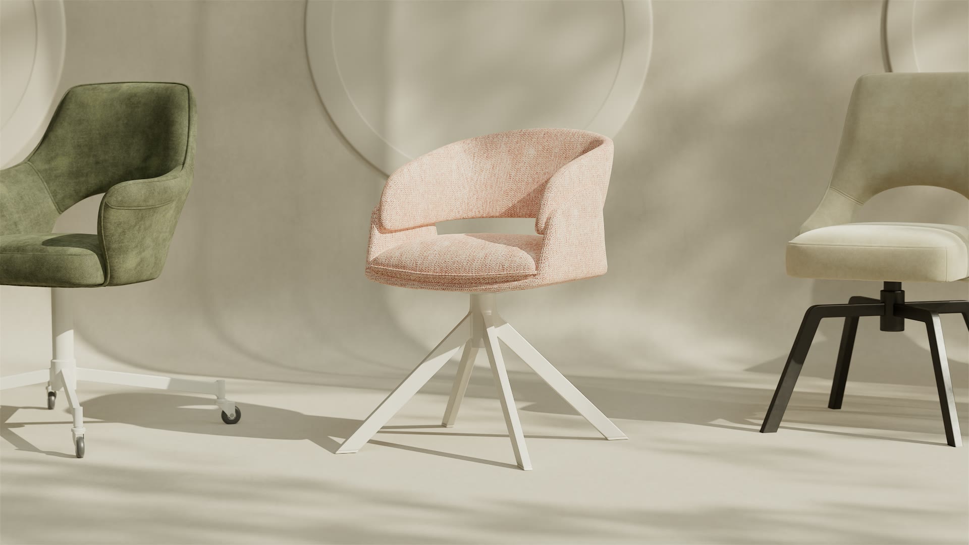 Stoelen in groen, roze en saliegroen naast elkaar.
